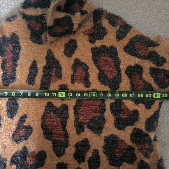 Show Me Your Mumu Women's Cheetah Fever Sweater Medium - Picture 8 of 9